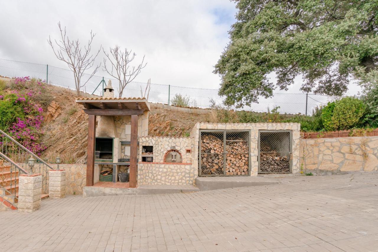 Cortijo La Encina Villa Sayalonga Buitenkant foto
