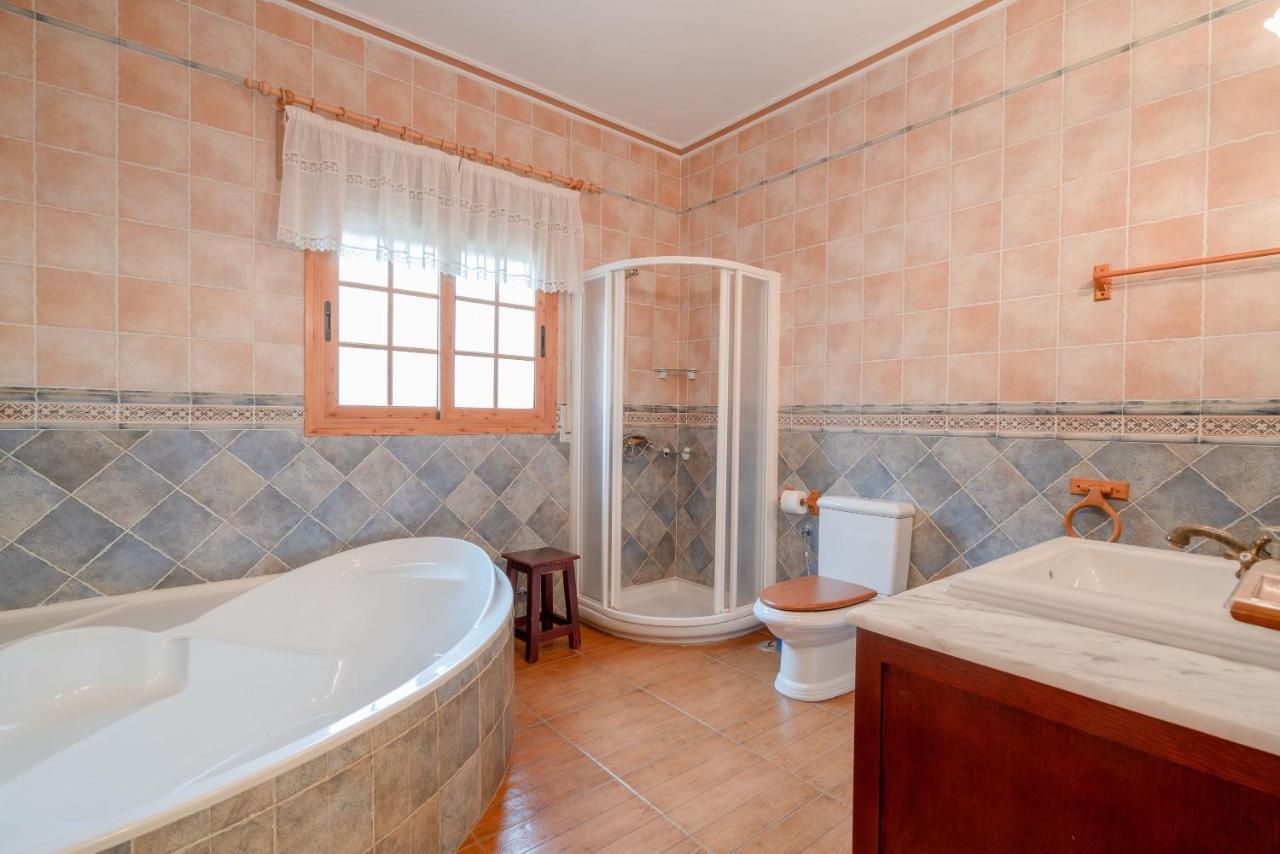 Cortijo La Encina Villa Sayalonga Buitenkant foto